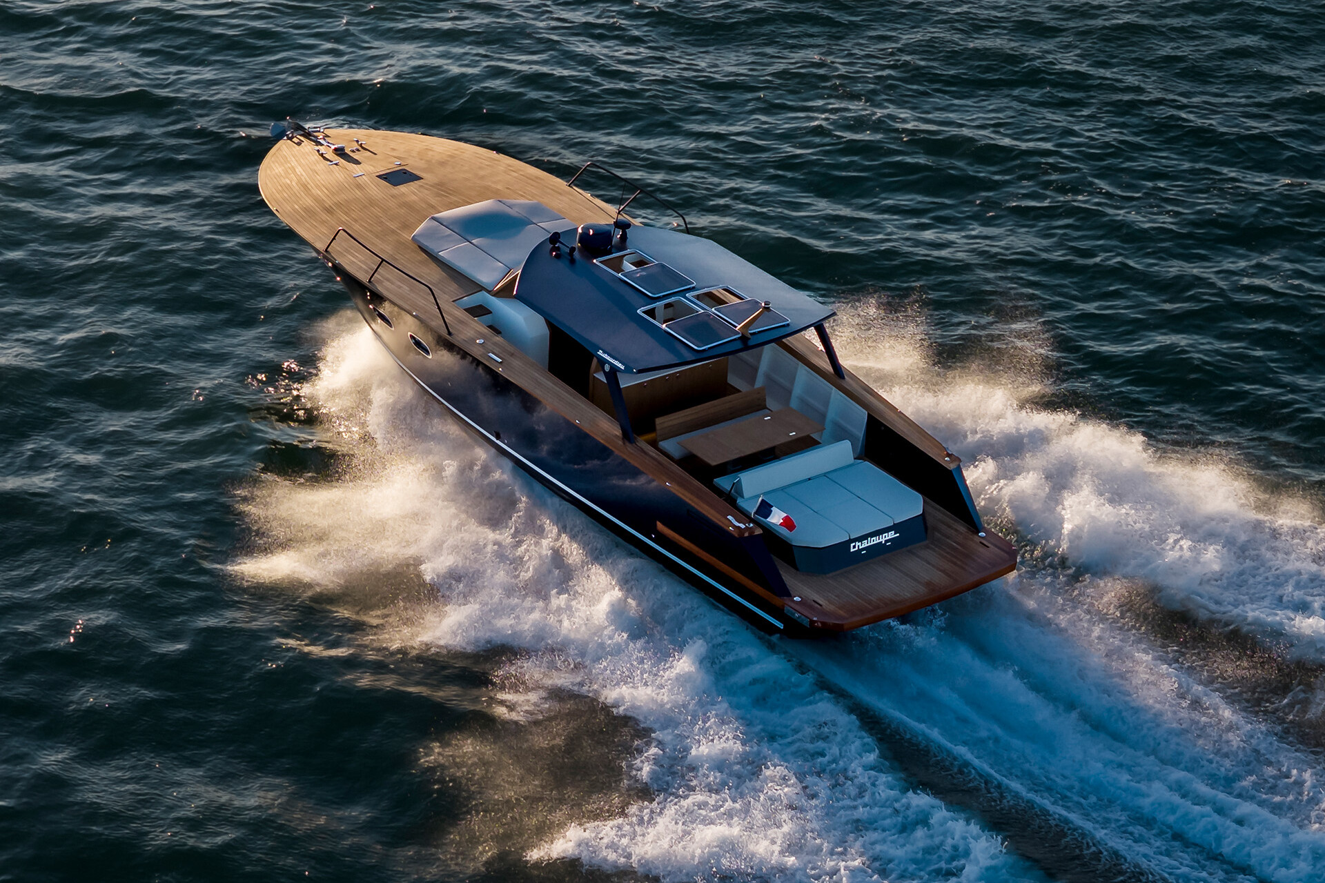 the yacht ‘Chaloupe’ sailing at sea