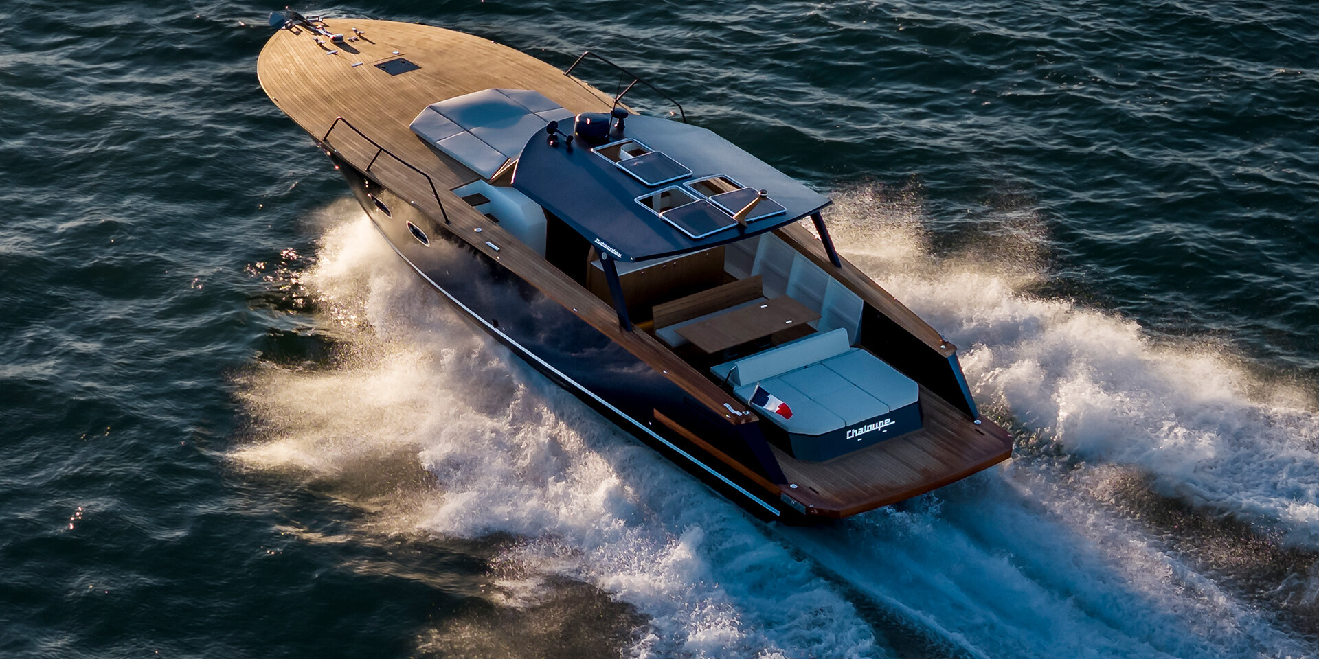 the yacht ‘Chaloupe’ sailing at sea