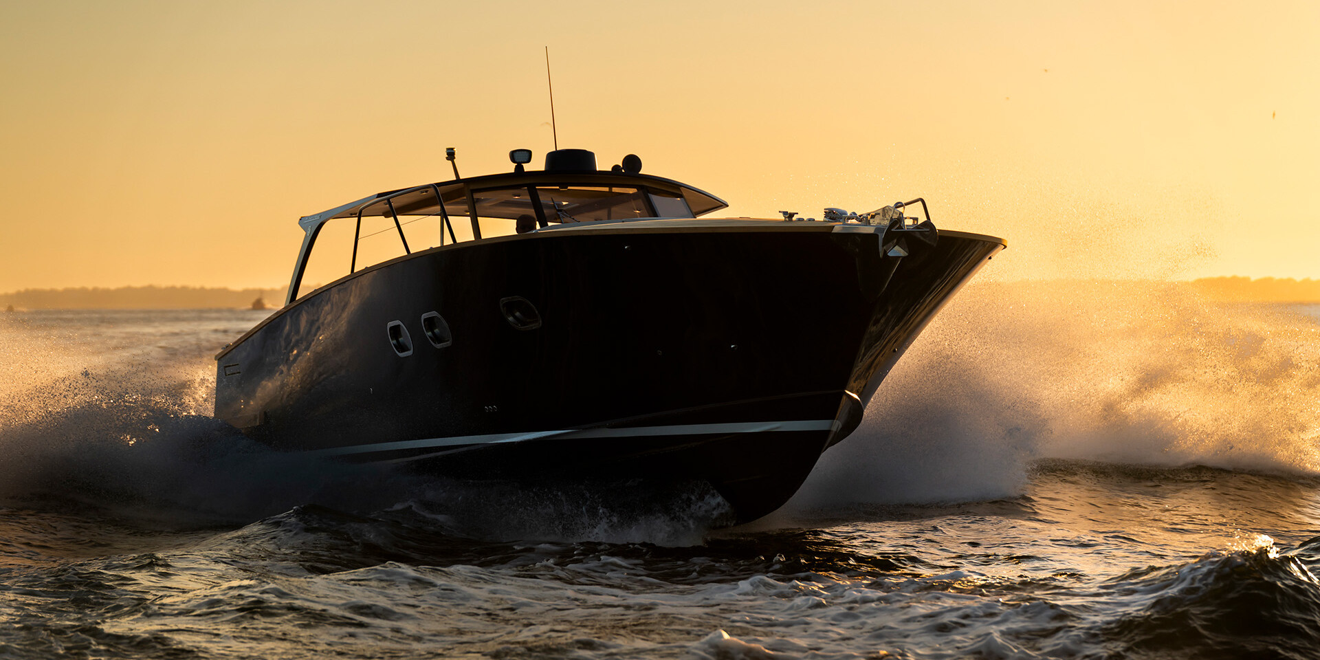 ‘Chaloupe’ at sea at sunset